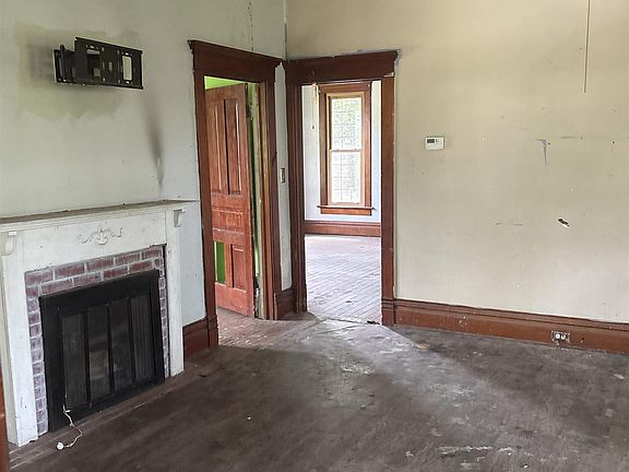 5th image of 1027 N Main St