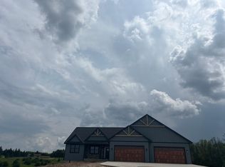 360 Moelter Ln, Hudson, WI 54016