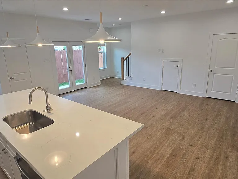 1475 Ferguson Way #A — Photo 3