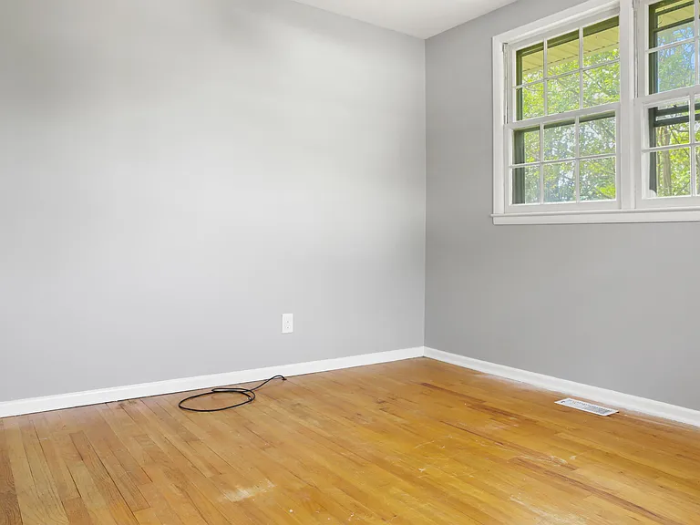 819 Hadley Rd — Photo 16