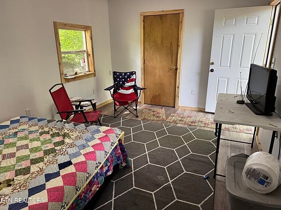 5th image of 115 Legacy Ln