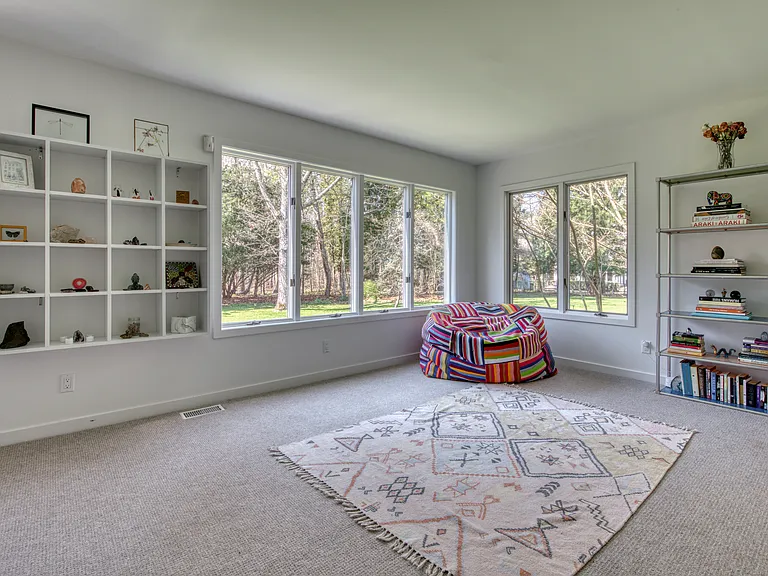 194 Woodbine Dr — Photo 6