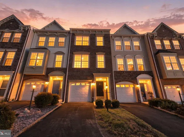 584 Edmonton Ter NE, Leesburg, VA 20176