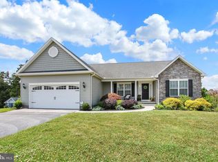 880 Ripple Dr, Hanover, PA 17331