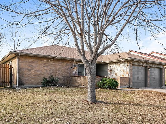 3rd image of 104 Suttonwood Dr
