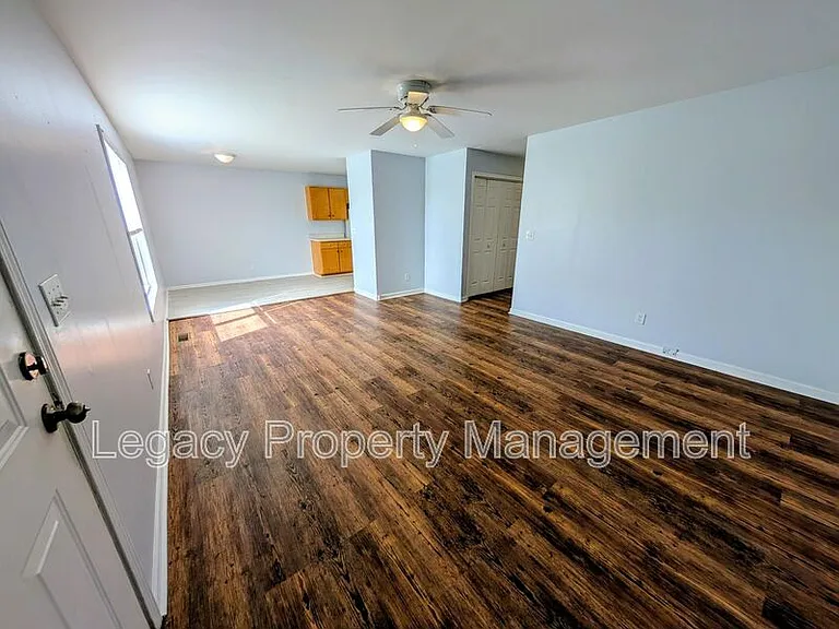 527 S Anthony St — Photo 3