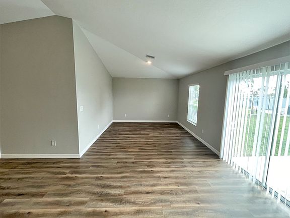 3rd image of 1216 NE 10th Ln
