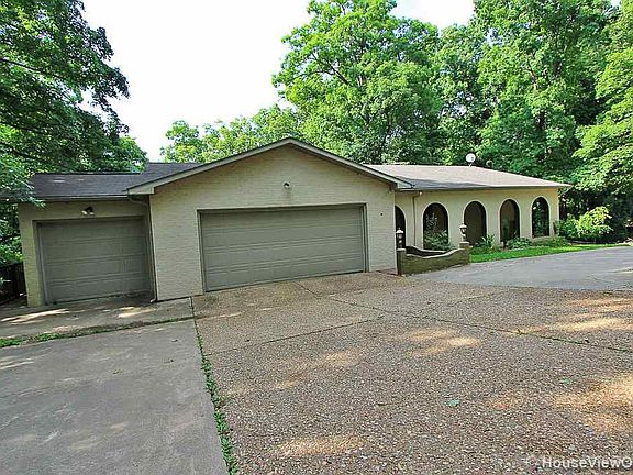 4th image of 157 E Lake Dr
