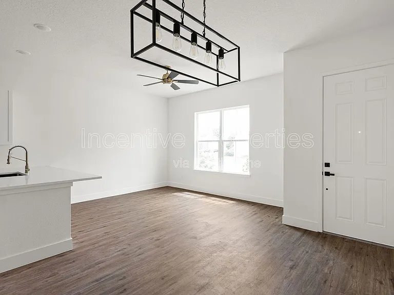 566 S Grandview Ave — Photo 15