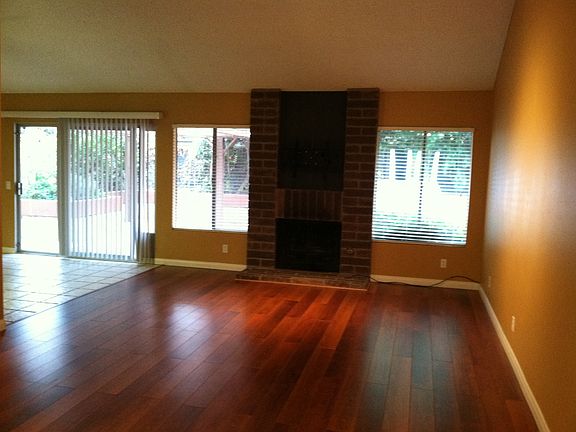 Living Room with no Furnitur