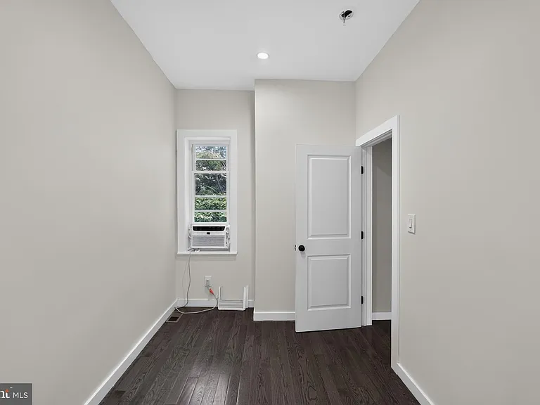 1911 S Lambert St — Photo 24