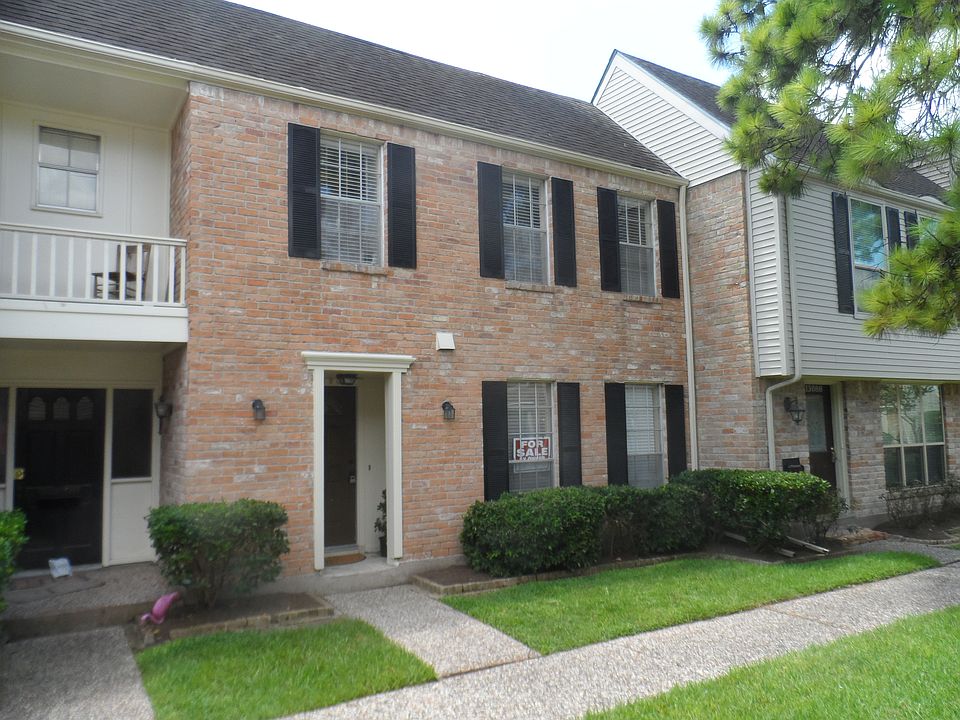 Front of Townhouse.