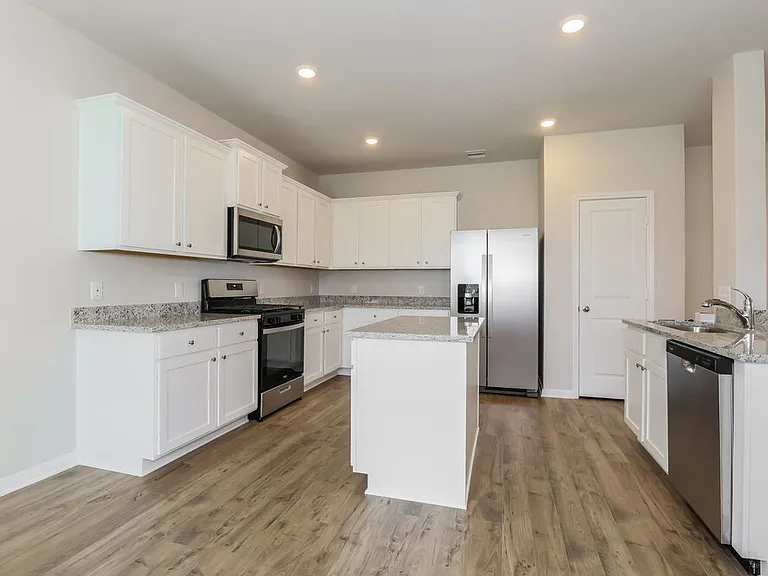 16426 Honeysuckle Hill Dr — Photo 9