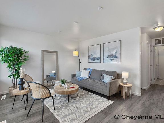 5th image of 511 W 6th St