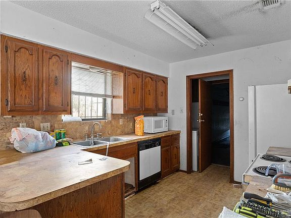5th image of 2837 N 28 1/2 St