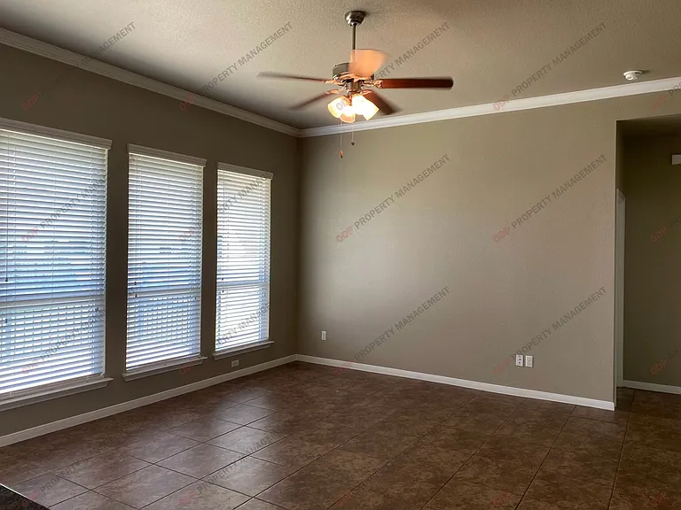 5607 Blackstone Dr — Photo 3