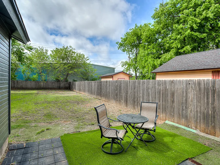1608 NW 7th St — Photo 31