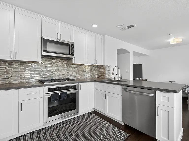 938 Visconti Pl — Photo 23