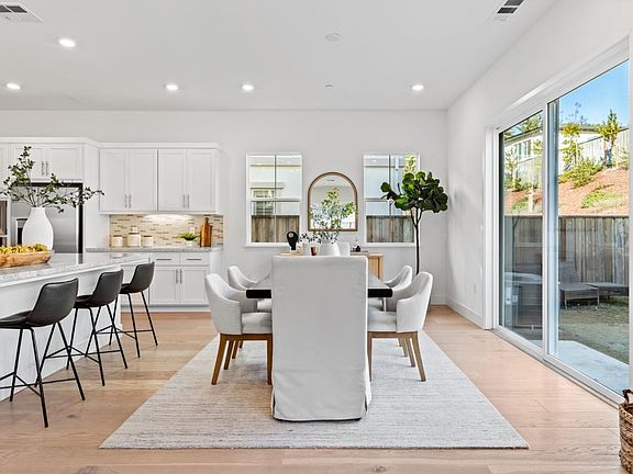 5th image of 109 Village Ln