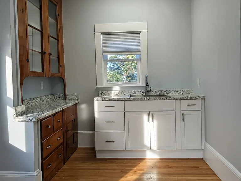 168 Waterman Ave — Photo 10