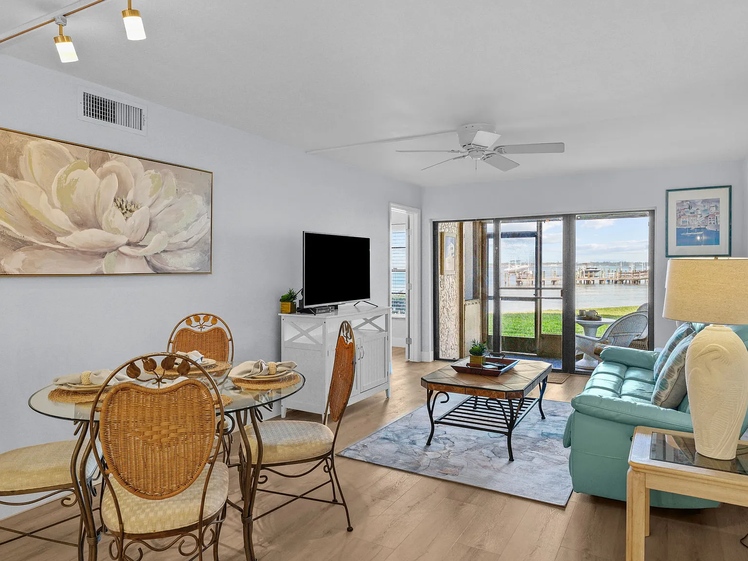 2 bed, 915 sqft, $3,400 — Photo 2