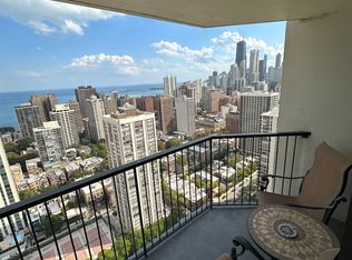 1560 N Sandburg Ter APT 4002, Chicago, IL 60610
