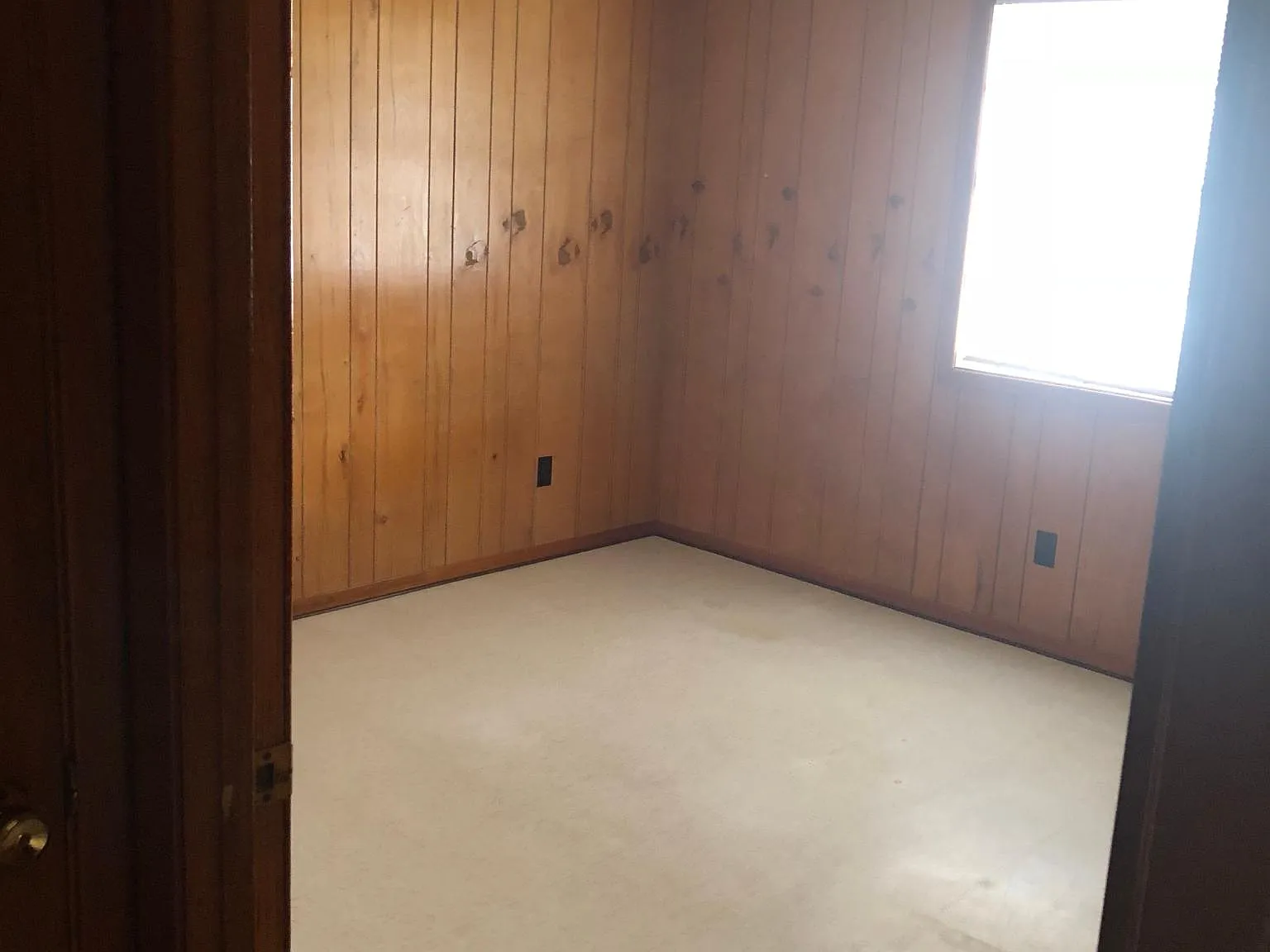 901 Hampton Ln — Photo 3