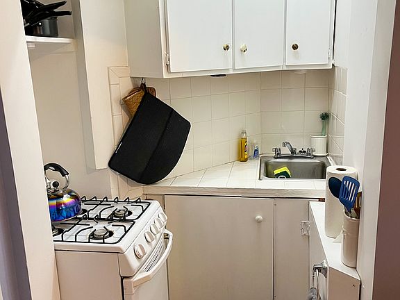 4th image of 65 Burbank St APT 26