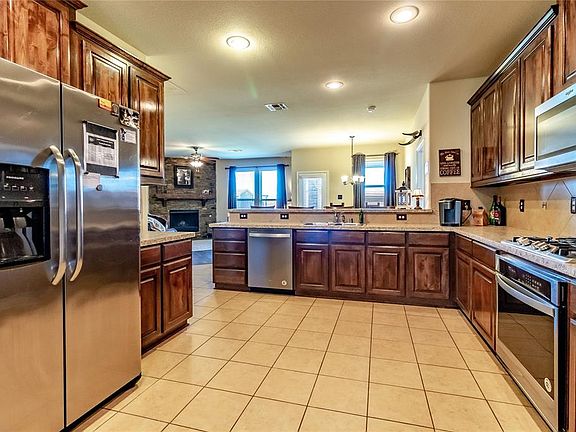 3rd image of 1073 Mercury Dr
