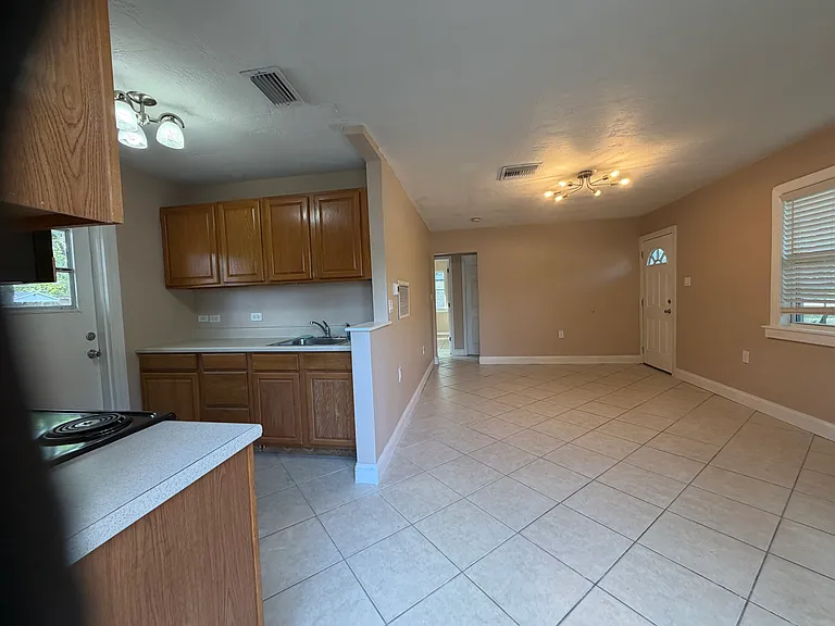 4481 Crestwood Dr N — Photo 5