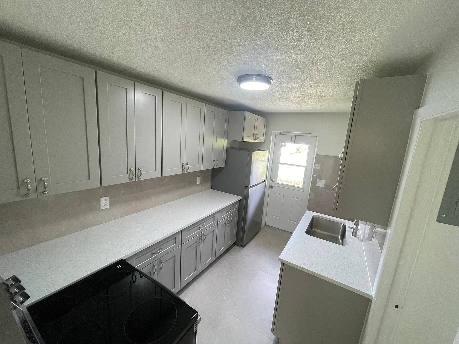 1 bed, 700 sqft, $1,750 — Photo 3