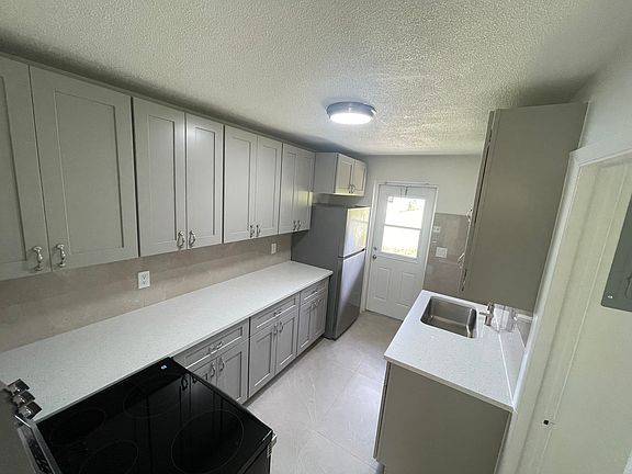 3rd image of 821 Silver Beach Rd #4