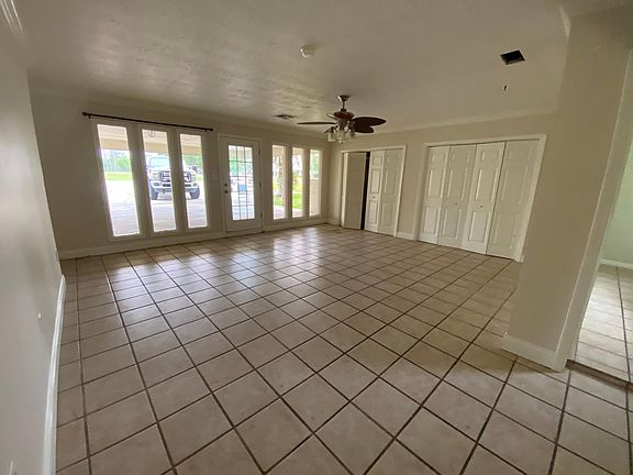 3rd image of 2318 Bonvie Dr
