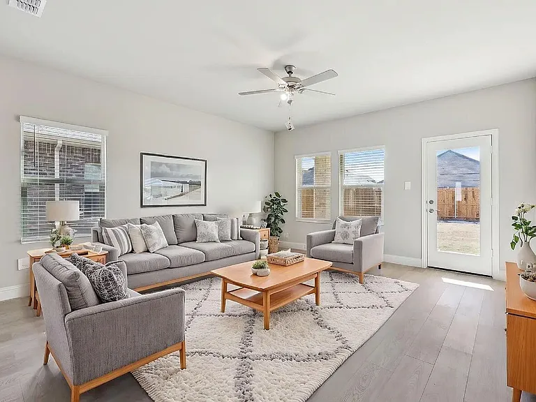 707 Hemingway Ln — Photo 6