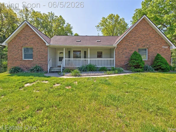 709 Bald Eagle Lake Rd, Ortonville, MI 48462