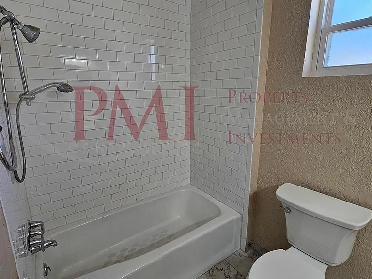 1735 S Locust St — Photo 21