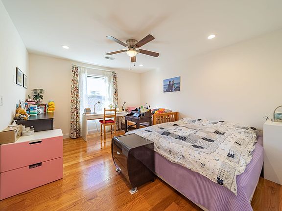 4th image of 826 8th St