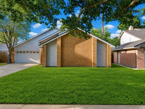 3035 Pecan Point Dr, Sugar Land, TX 77478