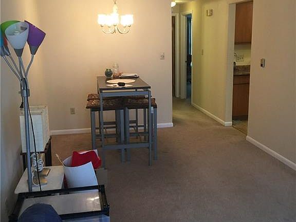 4th image of 10 Wayne Ter APT 19