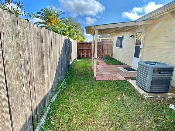 5th image of 1511 Village Townhome Dr