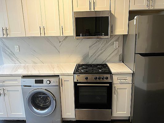 2nd image of 319 E 115th St