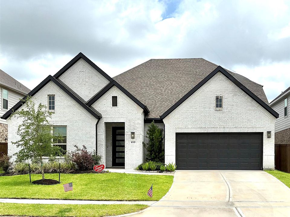 1st image of 1019 Navasota St
