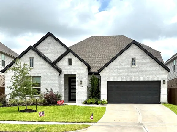 1019 Navasota St, Webster, TX 77598