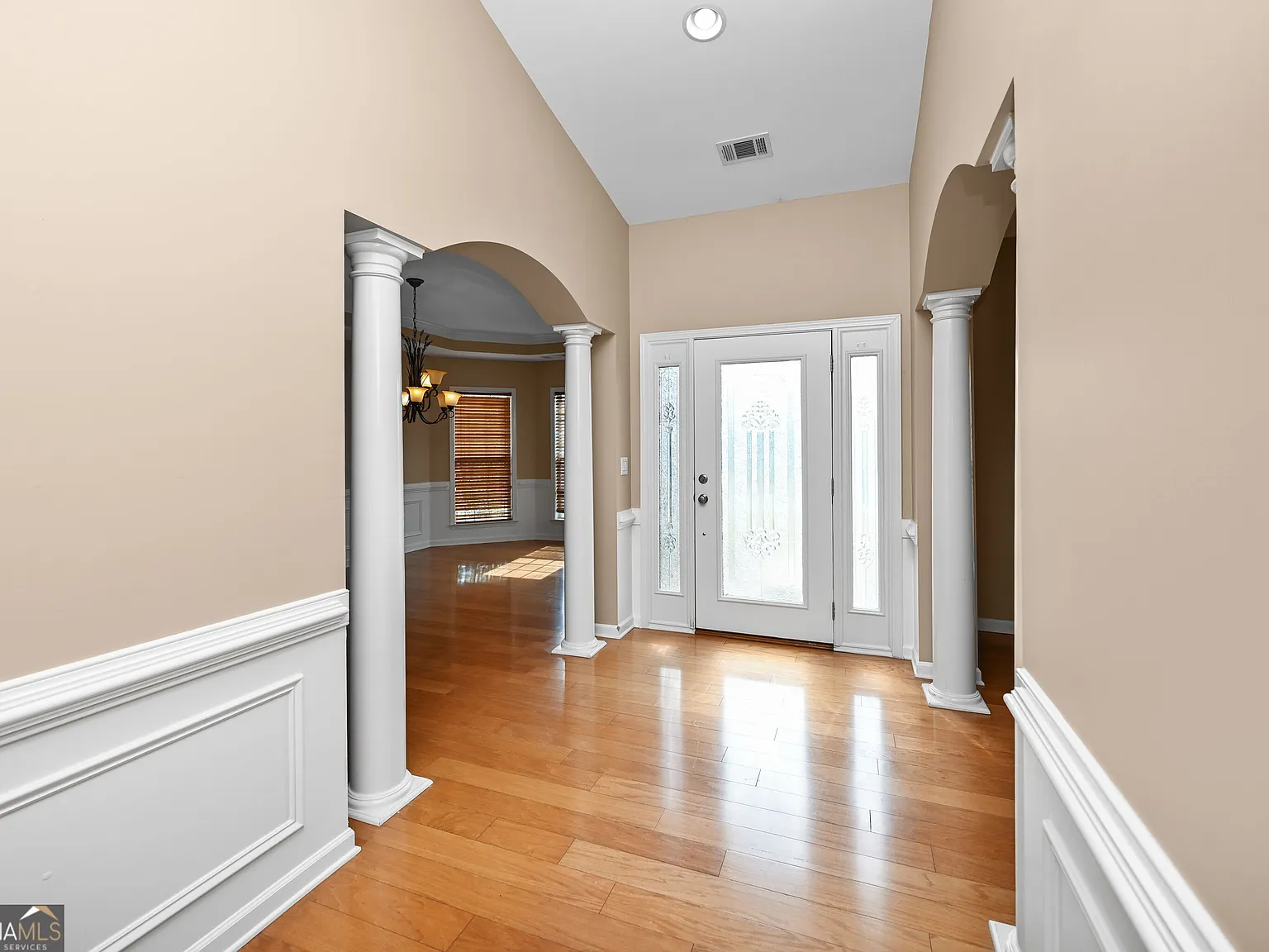 3 bed, 2.5 bath, 2542 sqft, $2,550 — Photo 2