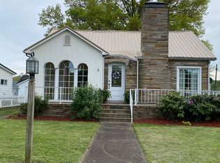 373 B St, Ceredo, WV 25507