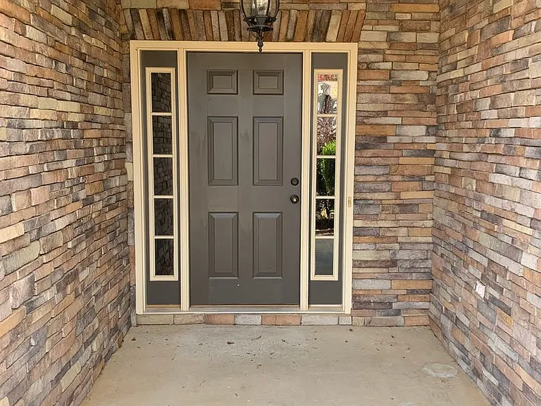 1329 Tulip Ct — Photo 2