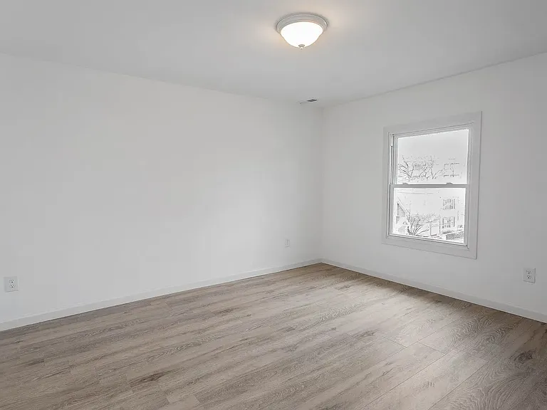 33 William St #3 — Photo 15