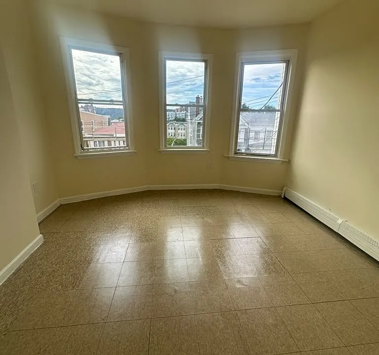 32 Linden St #1