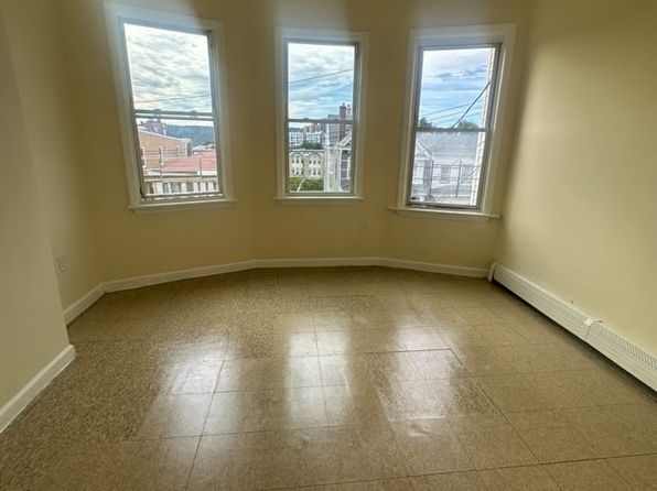 32 Linden St #1