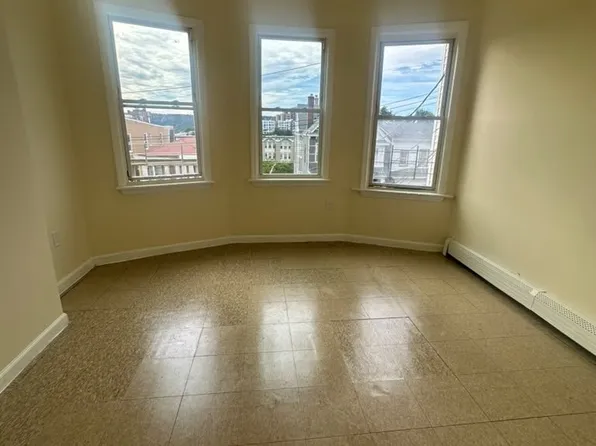 32 Linden St #1, Yonkers, NY 10701